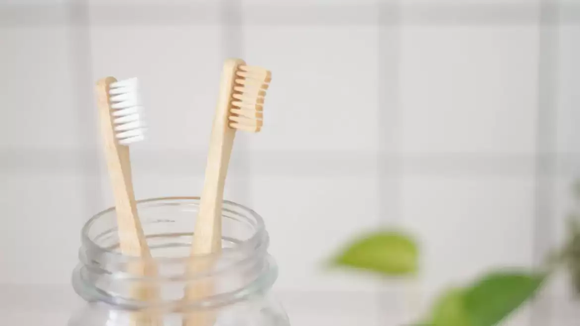 4 Important Reasons You Should Replace Your Toothbrush