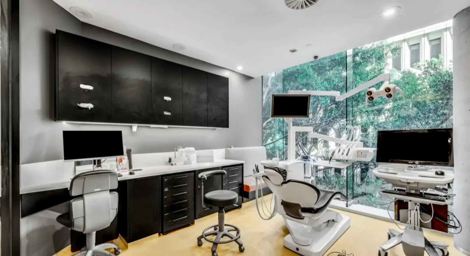 Patient examination room at Affordable Dentist Melbourne CBD providing affordable dental care